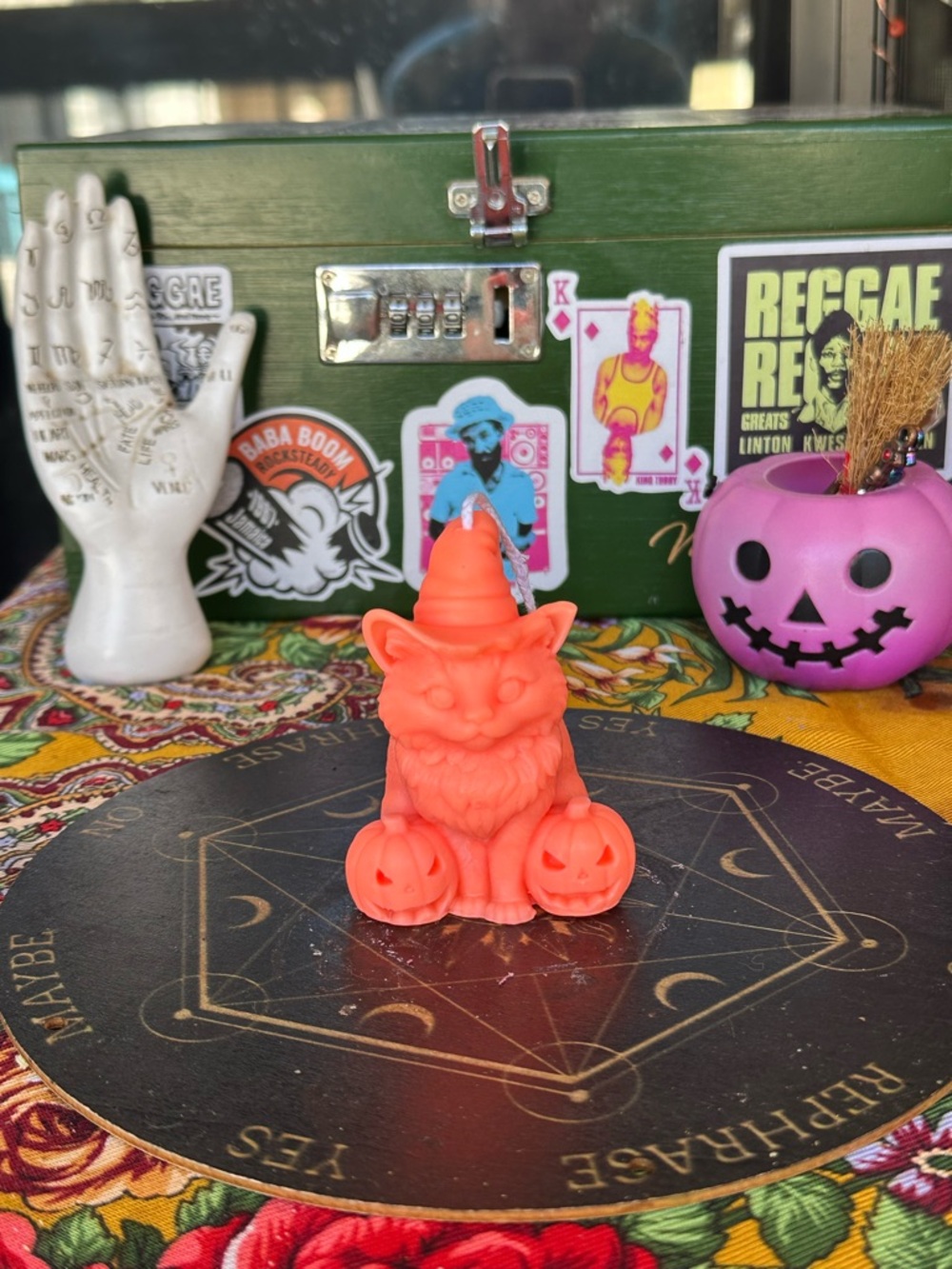 Harvest Familiar Candle – Autumn Ember Edition